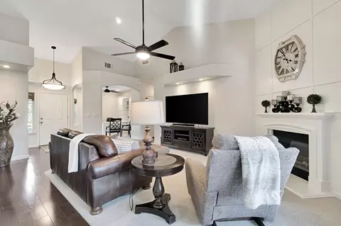 Living - 558 W Serena Ave, Clovis, CA 93619 photo 3 of 4