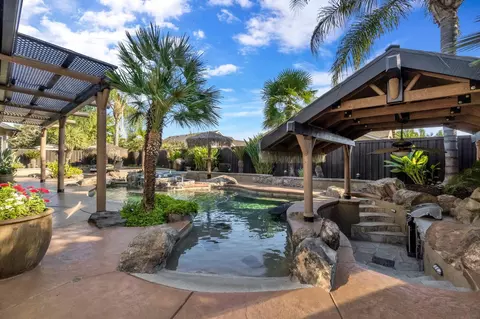 Exterior - 558 W Serena Ave, Clovis, CA 93619 photo 6 of 17