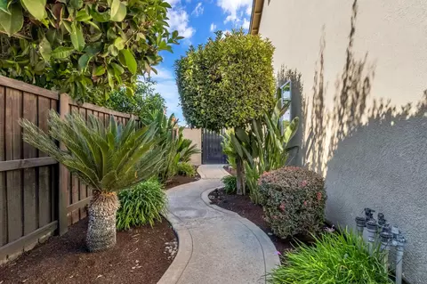 Exterior - 558 W Serena Ave, Clovis, CA 93619 photo 15 of 17