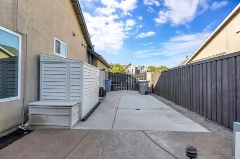 Exterior - 558 W Serena Ave, Clovis, CA 93619 photo 16 of 17