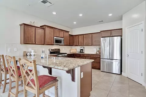 Kitchen - 3885 Alamos Ave, Clovis, CA 93619 photo 3 of 5