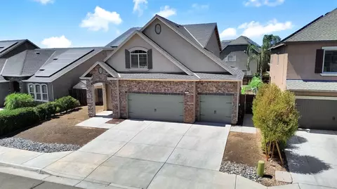 Exterior - 3885 Alamos Ave, Clovis, CA 93619 photo 5 of 9