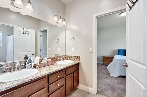 Bath - 3885 Alamos Ave, Clovis, CA 93619 photo 4 of 5