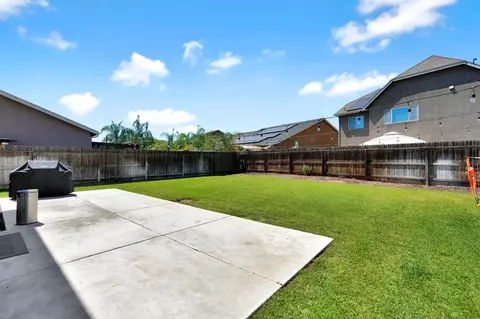 Exterior - 3885 Alamos Ave, Clovis, CA 93619 photo 3 of 9