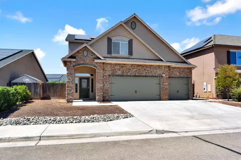 Exterior - 3885 Alamos Ave, Clovis, CA 93619 photo 8 of 9