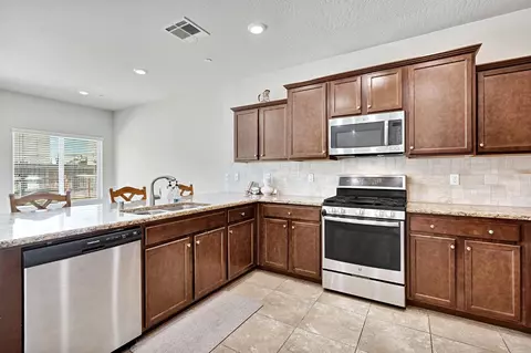 Kitchen - 3885 Alamos Ave, Clovis, CA 93619 photo 2 of 5