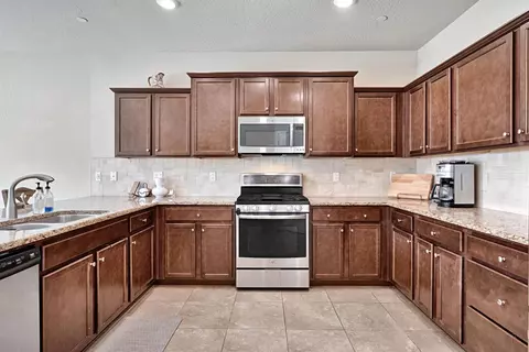 Kitchen - 3885 Alamos Ave, Clovis, CA 93619 photo 1 of 5