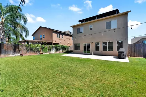 Exterior - 3885 Alamos Ave, Clovis, CA 93619 photo 4 of 9