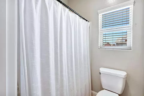 Bath - 3885 Alamos Ave, Clovis, CA 93619 photo 5 of 5