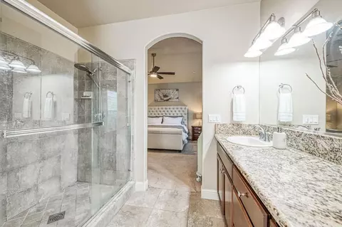 Bath - 2537 Junipero Ave, Clovis, CA 93619 photo 3 of 3