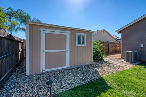 Exterior - 2537 Junipero Ave, Clovis, CA 93619 photo 5 of 6