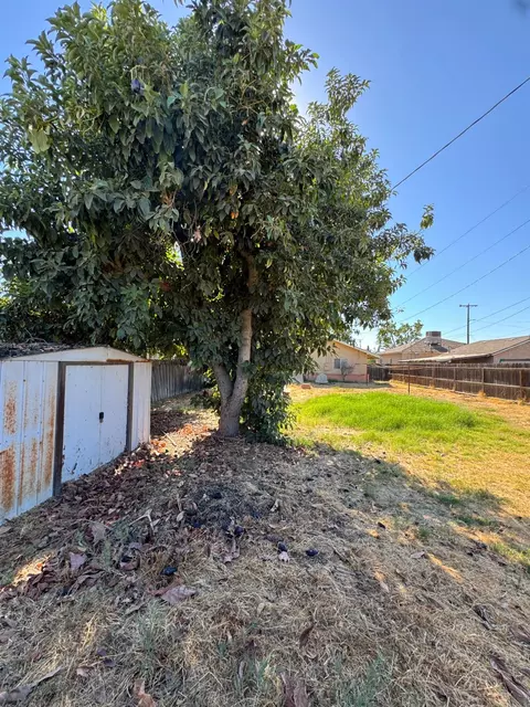 Exterior - 1010 C St, Reedley, CA 93654 photo 3 of 3