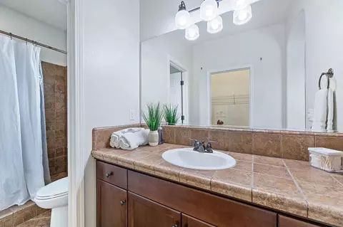 Bath - 4005 Harlan Ranch Blvd, Clovis, CA 93619 photo 2 of 3