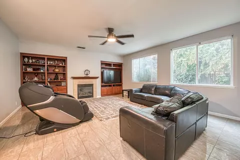 Living - 644 Serena Ave, Clovis, CA 93619 photo 2 of 4