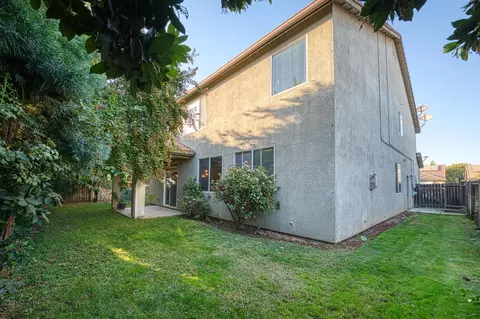 Exterior - 644 Serena Ave, Clovis, CA 93619 photo 9 of 11
