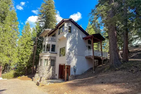 7475 Henness Cir, Yosemite National Park, CA 95389