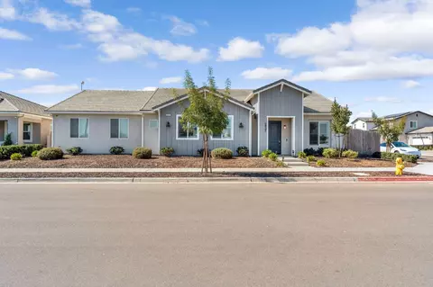 2937 22nd Ave, Kingsburg, CA 93631