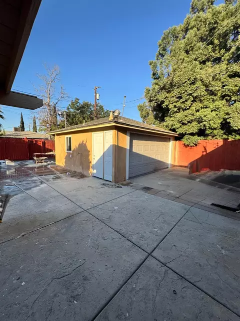 Exterior - 1945 E Cornell Ave, Fresno, CA 93703 photo 7 of 14