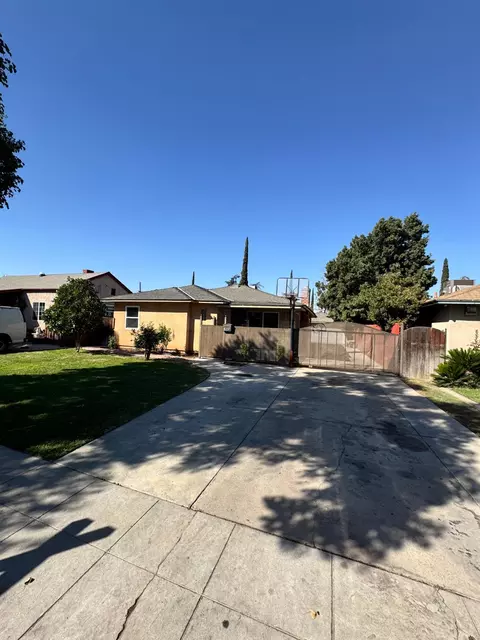 Exterior - 1945 E Cornell Ave, Fresno, CA 93703 photo 10 of 14