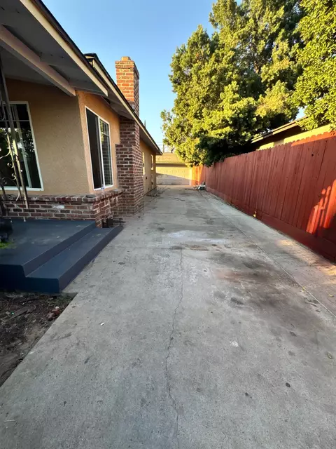 Exterior - 1945 E Cornell Ave, Fresno, CA 93703 photo 5 of 14