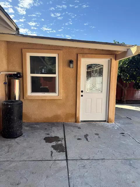 Exterior - 1945 E Cornell Ave, Fresno, CA 93703 photo 13 of 14