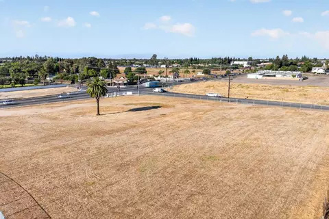 3433 W Clinton, Fresno, CA 93722