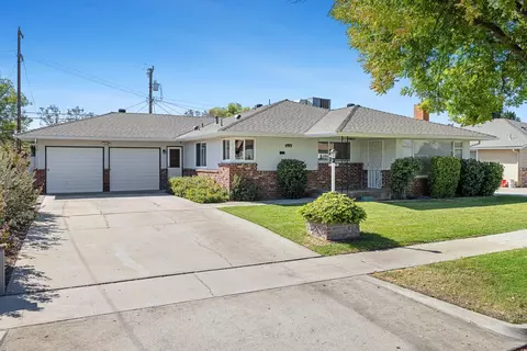 3476 E Redlands Ave, Fresno, CA 93726