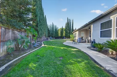 Exterior - 3144 Rall Ave, Clovis, CA 93619 photo 9 of 18