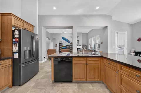 Kitchen - 3144 Rall Ave, Clovis, CA 93619 photo 8 of 9