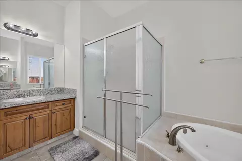 Bath - 3144 Rall Ave, Clovis, CA 93619 photo 5 of 6