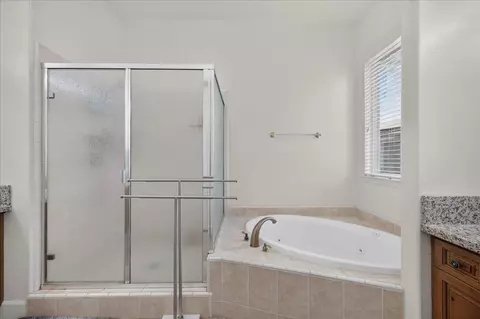 Bath - 3144 Rall Ave, Clovis, CA 93619 photo 6 of 6
