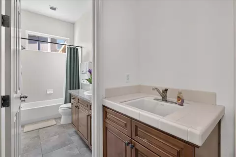 Bath - 3144 Rall Ave, Clovis, CA 93619 photo 1 of 6