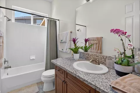 Bath - 3144 Rall Ave, Clovis, CA 93619 photo 2 of 6