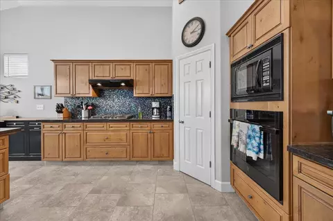 Kitchen - 3144 Rall Ave, Clovis, CA 93619 photo 4 of 9
