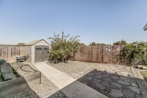 Exterior - 2070 Park Ave, Sanger, CA 93657 photo 7 of 10