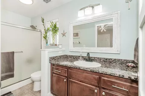 Bath - 2070 Park Ave, Sanger, CA 93657 photo 1 of 5
