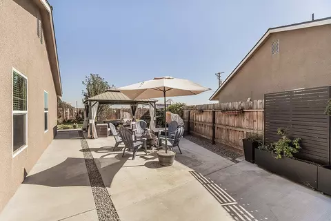 Exterior - 2070 Park Ave, Sanger, CA 93657 photo 2 of 10
