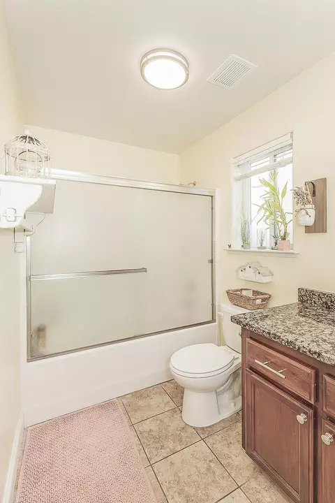 Bath - 2070 Park Ave, Sanger, CA 93657 photo 5 of 5
