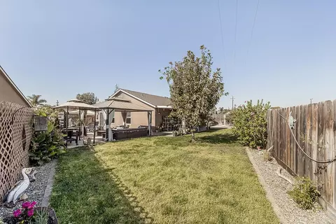 Exterior - 2070 Park Ave, Sanger, CA 93657 photo 4 of 10