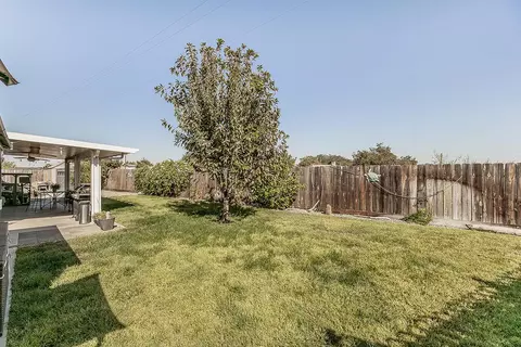 Exterior - 2070 Park Ave, Sanger, CA 93657 photo 5 of 10