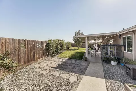 Exterior - 2070 Park Ave, Sanger, CA 93657 photo 8 of 10