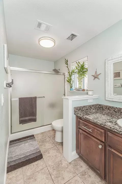Bath - 2070 Park Ave, Sanger, CA 93657 photo 3 of 5