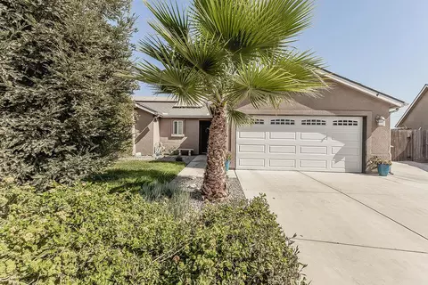 Exterior - 2070 Park Ave, Sanger, CA 93657 photo 9 of 10
