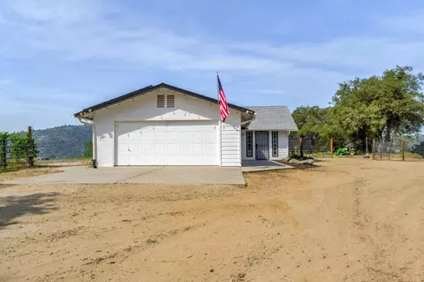 Exterior - 30833 Pennyroyal Ln, Prather, CA 93651 photo 11 of 12