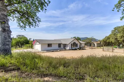 Exterior - 30833 Pennyroyal Ln, Prather, CA 93651 photo 10 of 12