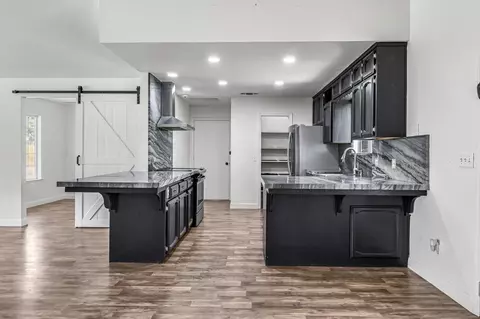 Kitchen - 30833 Pennyroyal Ln, Prather, CA 93651 photo 3 of 6