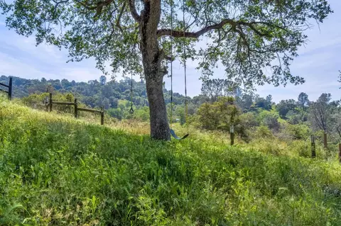 Exterior - 30833 Pennyroyal Ln, Prather, CA 93651 photo 9 of 12