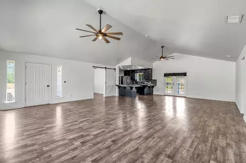 Living - 30833 Pennyroyal Ln, Prather, CA 93651 photo 6 of 7
