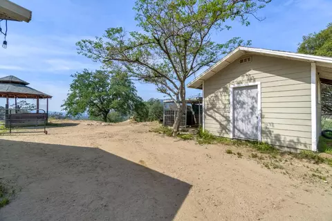 Exterior - 30833 Pennyroyal Ln, Prather, CA 93651 photo 6 of 12