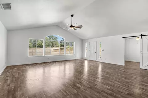 Living - 30833 Pennyroyal Ln, Prather, CA 93651 photo 3 of 7